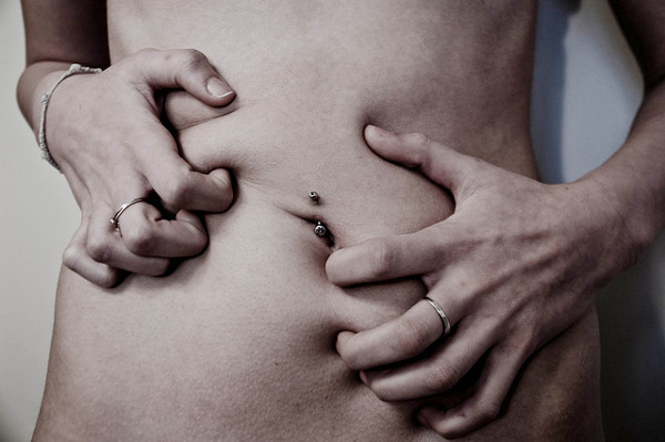 8 Foods That Help With Bloating And Abdominal Pain - The Be Well Place